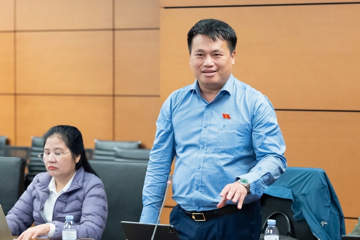 Dang Ngoc Huy 대표단(Quang Ngai 대표단). 사진: Vu Hieu. Đại biểu Đặng Ngọc Huy (Đoàn Quảng Ngãi). Ảnh: Vũ Hiếu.