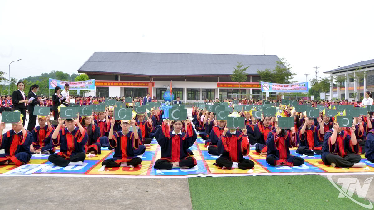 បេក្ខនារីចំនួន 100 នាក់តំណាងឱ្យសិស្សជាង 1,000 នាក់នៃសាលាទាំងមូលបានចូលរួមក្នុងការប្រលងនេះ។