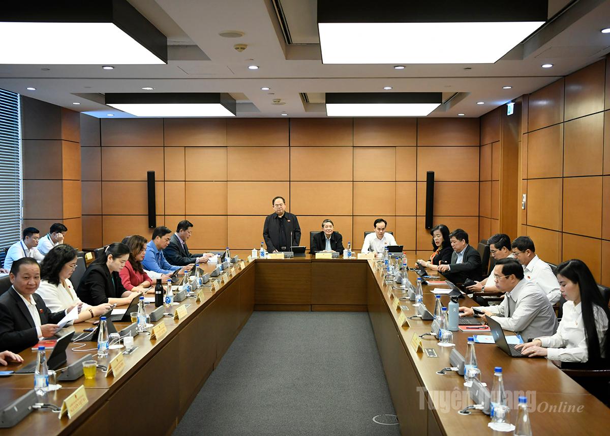 Delegaci na sesji dyskusyjnej grupy.