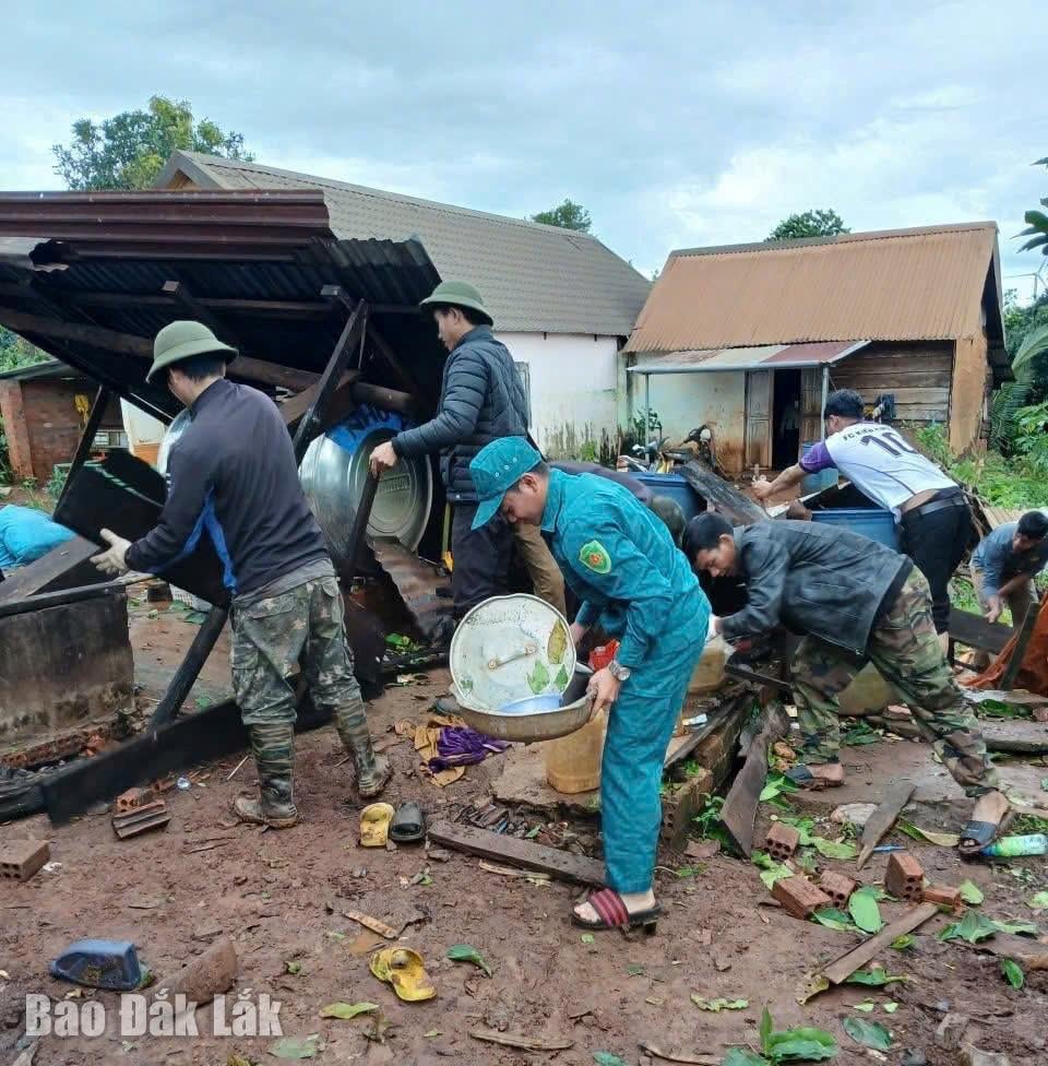 ທໍາຄວາມສະອາດແລະສ້ອມແປງເຮືອນຫຼັງຈາກພະຍຸ