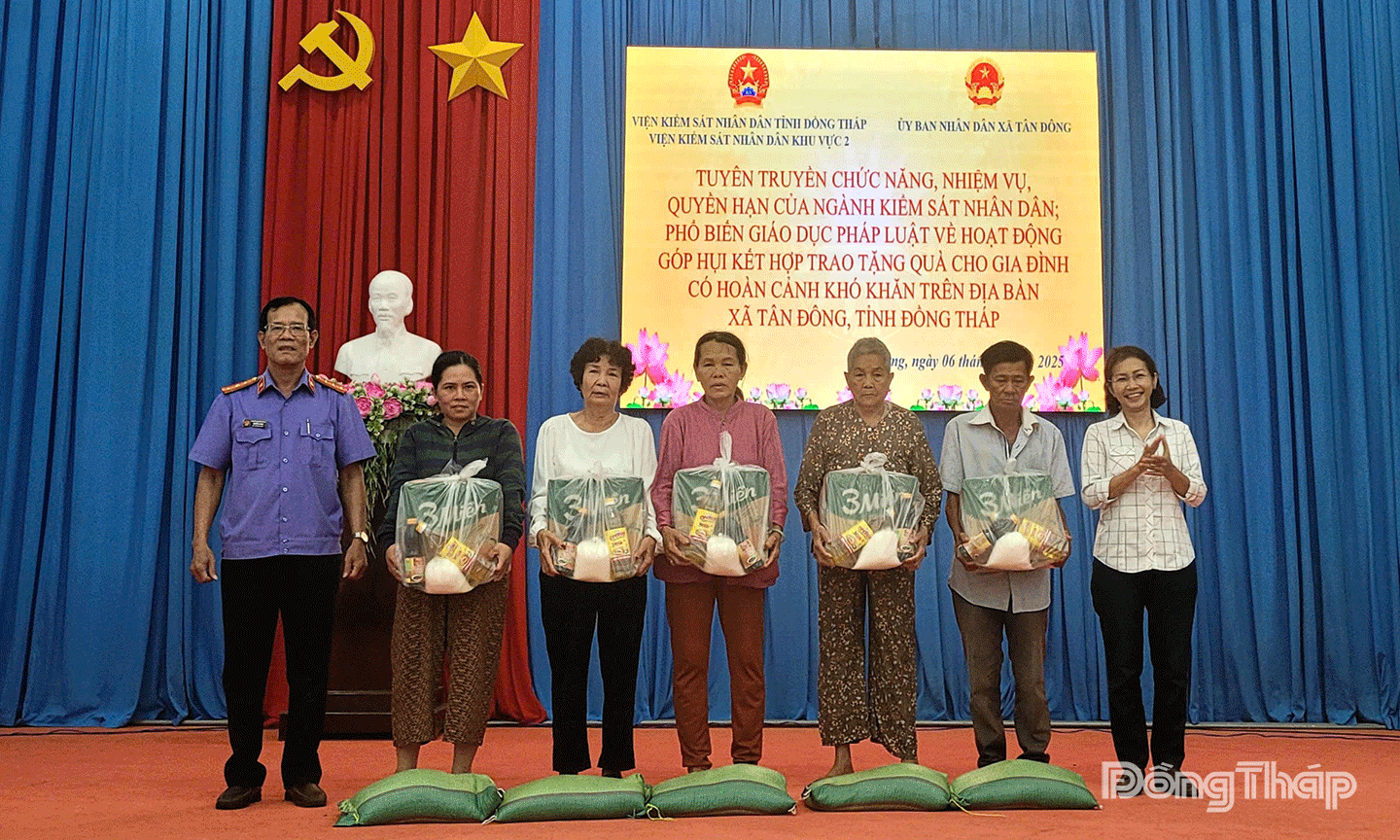 ດົງທາບ ໂຄສະນາກ່ຽວກັບໜ້າທີ່ ແລະ ວຽກງານຂອງຂະແໜງກວດກາປະຊາຊົນ 2.gif