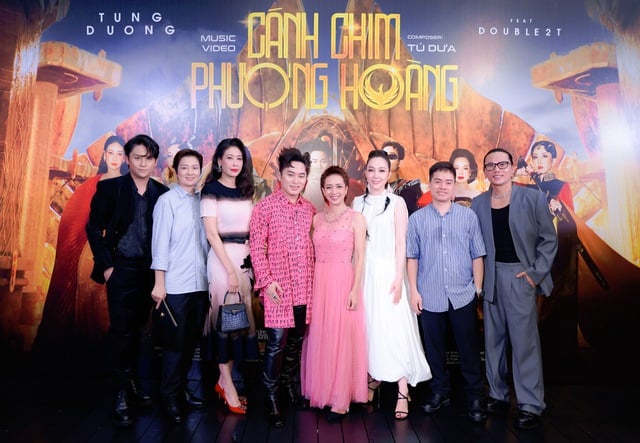 Tung Duong mempunyai MV pertamanya dengan berjuta-juta tontonan, menerima butang perak YouTube - Foto 1. Tùng Dương lần đầu có MV triệu view, nhận nút bạc YouTube- Ảnh 1.