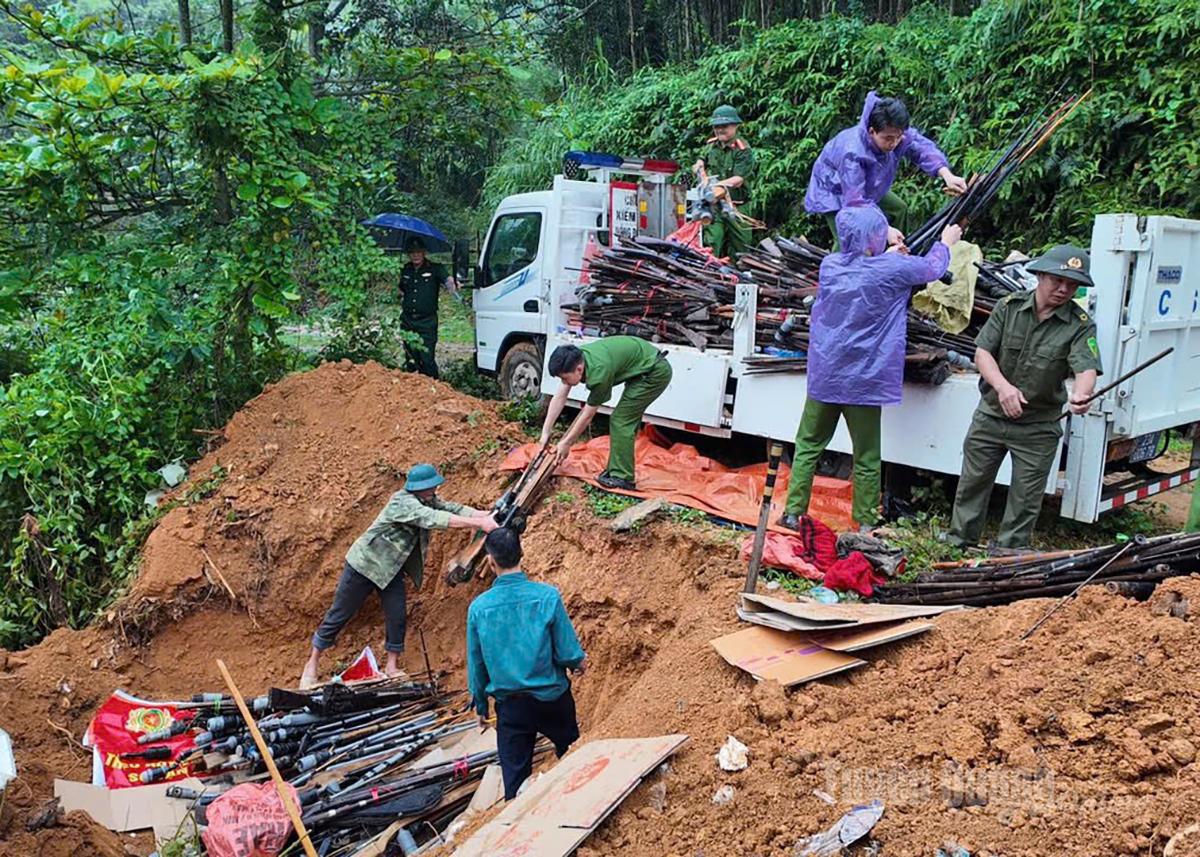 Många vapen och sprängämnen återfanns och förstördes, vilket bidrog till att säkerställa ordning och social trygghet i området.