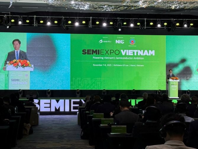 На мероприятии выступил заместитель министра науки и технологий Буй Хоанг Фыонг. Thứ trưởng Bộ Khoa học và Công nghệ Bùi Hoàng Phương phát biểu tại sự kiện.