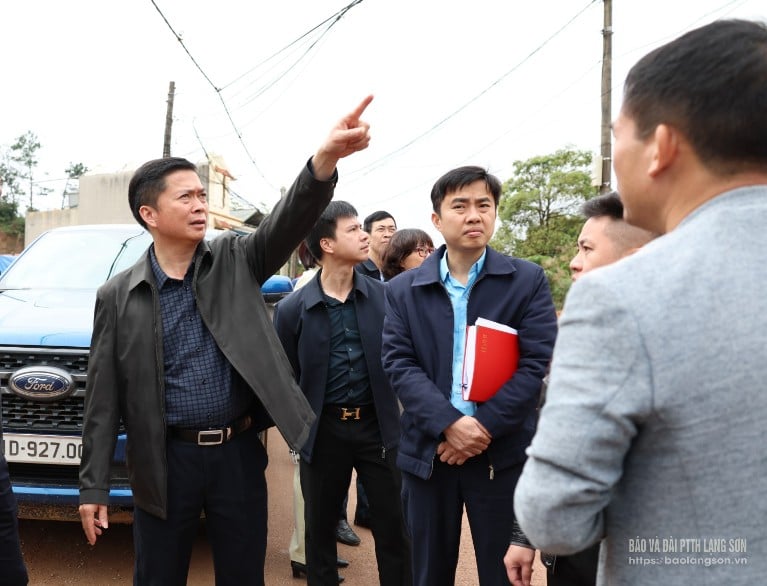 De vaste vicevoorzitter van het Provinciaal Volkscomité gaf opdracht tot het verplaatsen van de technische infrastructuurwerken op het gedeelte dat door de wijk Ky Lua loopt.