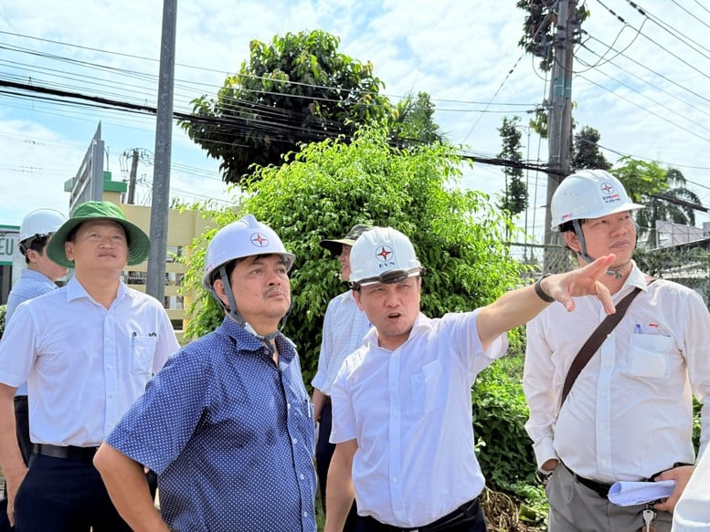 Εξασφάλιση ηλεκτρικής ενέργειας στο Νότο: Η EVNSPC είναι αποφασισμένη σε επενδύσεις και κατασκευαστικά έργα - Φωτογραφία 2. Đảm bảo điện miền Nam: EVNSPC quyết liệt trong công tác đầu tư xây dựng- Ảnh 2.