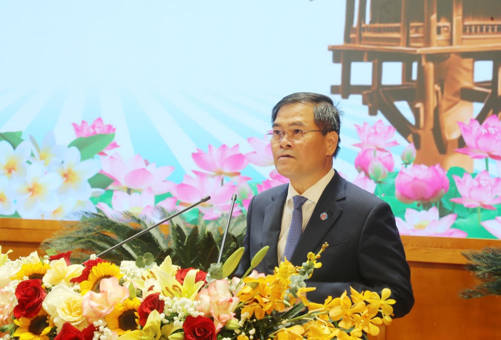Comrade Bui Van Khang, Deputy Secretary of the Provincial Party Committee, Chairman of the Provincial People's Committee, delivered a welcome speech at the conference.