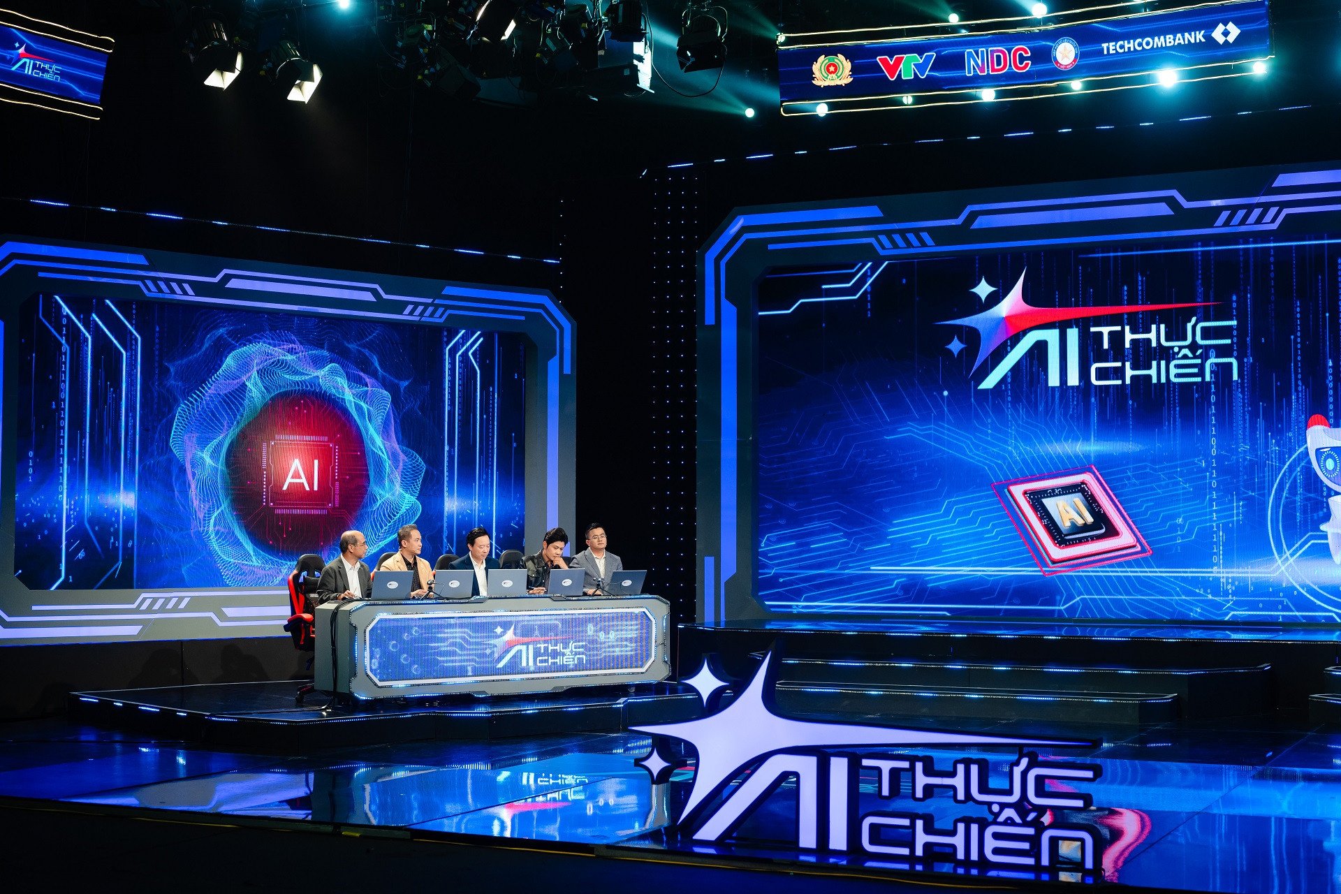 Fotografia 1_Studio de filmare a concursului „A.I. în acțiune”, runda finală (2) (1).jpg