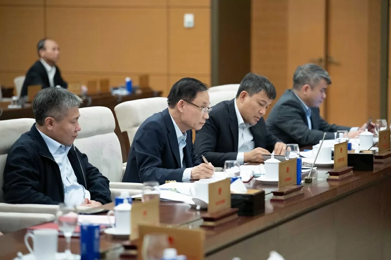 Rancangan Resolusi mengenai sejumlah mekanisme dan kebijakan khusus untuk meningkatkan efektivitas kerja integrasi internasional Dự thảo Nghị quyết về một số cơ chế, chính sách đặc thù nhằm nâng cao hiệu quả công tác hội nhập quốc tế