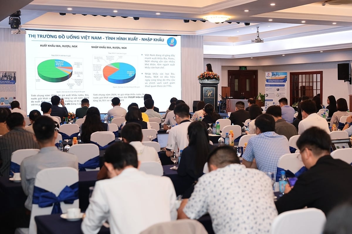 Η τάση της πράσινης κατανάλωσης και της πράσινης παραγωγής τονίστηκε από την VBA στο εργαστήριο. Φωτογραφία: Οργανωτική Επιτροπή. Xu hướng tiêu dùng xanh, sản xuất xanh được VBA nhấn mạnh tại hội thảo. Ảnh: BTC.