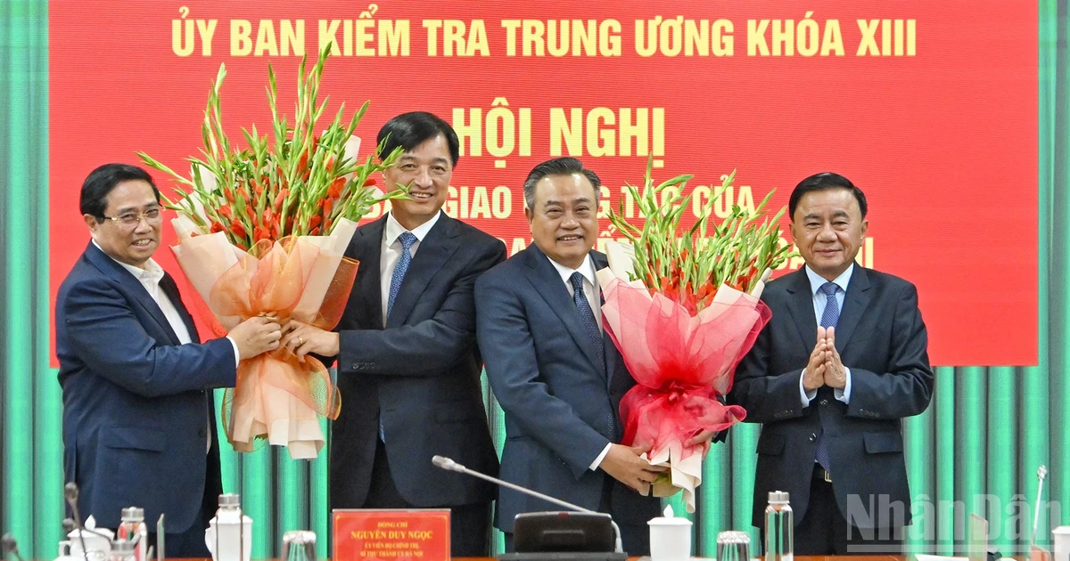 [Ảnh] Hội nghị bàn giao công tác của Chủ nhiệm Ủy ban Kiểm tra Trung ương