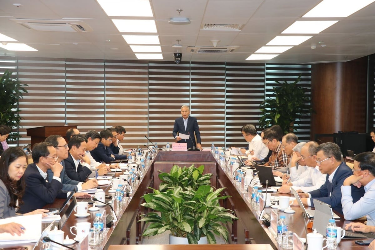 Direktur Umum TKV Vu Anh Tuan memimpin konferensi manajemen produksi daring pada November 2025. Foto: Vinacomin. Tổng Giám đốc TKV Vũ Anh Tuấn chủ trì Hội nghị giao ban trực tuyến điều hành sản xuất tháng 11/2025. Ảnh:Vinacomin.