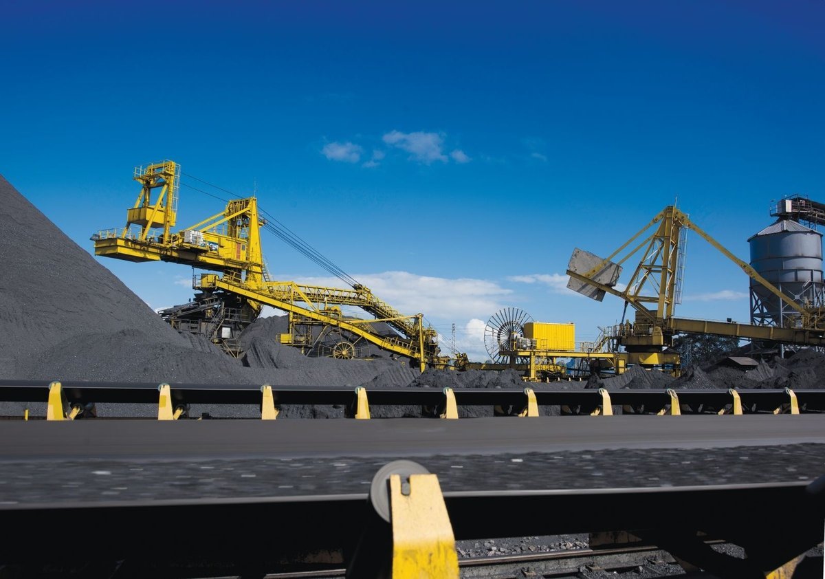 Diperkirakan pada November 2025, TKV akan memproduksi 3,35 juta ton batu bara mentah dan mengonsumsi sekitar 4,7 juta ton batu bara berbagai jenis. Foto: Vinacomin. Dự kiến trong tháng 11/2025, TKV sẽ sản xuất 3,35 triệu tấn than nguyên khai, tiêu thụ khoảng 4,7 triệu tấn than các loại. Ảnh:Vinacomin.