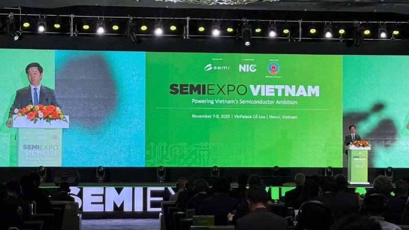 Biträdande minister för vetenskap och teknik Bui Hoang Phuong talar vid SEMIExpo 2025.