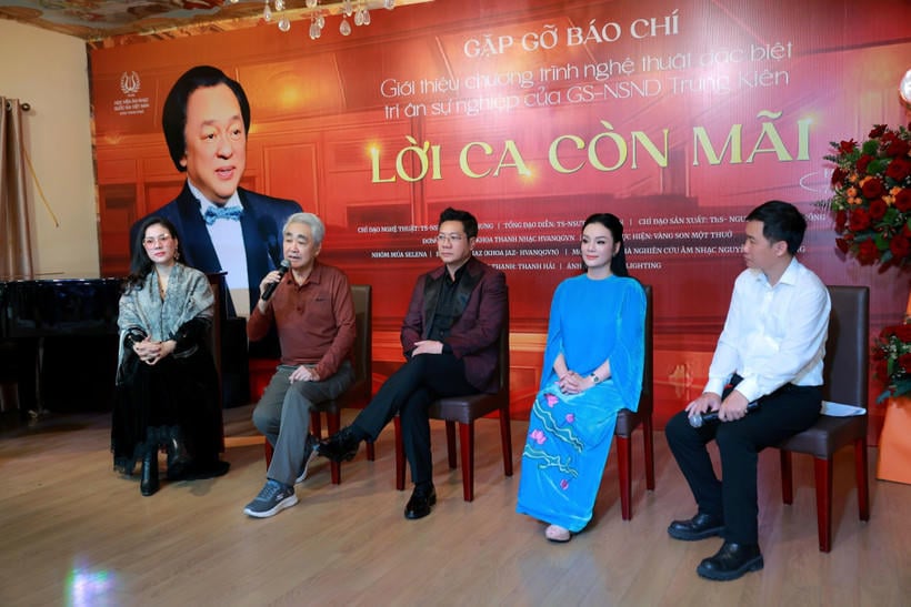 យោងតាមអ្នករៀបចំកម្មវិធីសិល្បៈពិសេស 