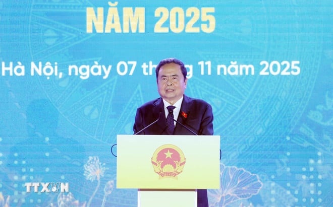 ttxvn-chairman-of-the-national-assembly-receives-the-response-to-vietnamese-law-day-16.jpg