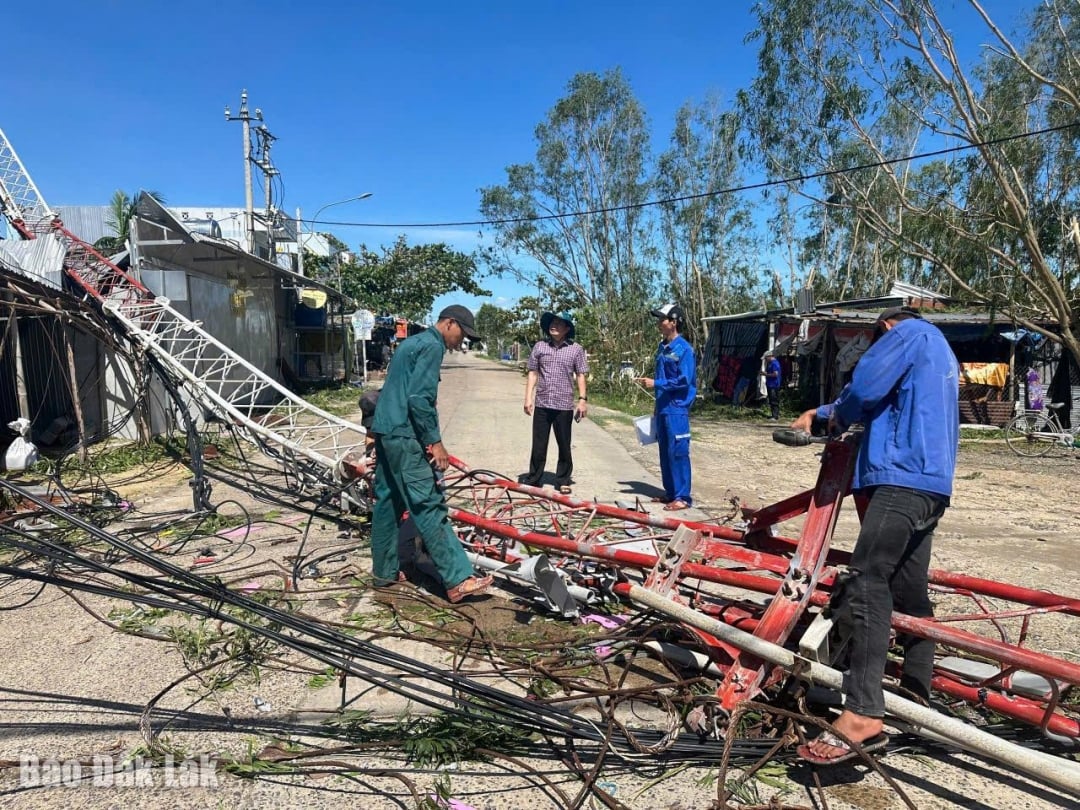 VNPT Dak Lak övervinner snabbt problem orsakade av storm nr 13 för att återställa telekommunikationerna