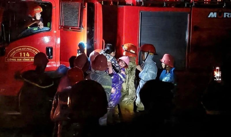 รถผู้เชี่ยวชาญ 29 คันอพยพประชาชนไปยังพื้นที่ปลอดภัย ภาพ: DVCC