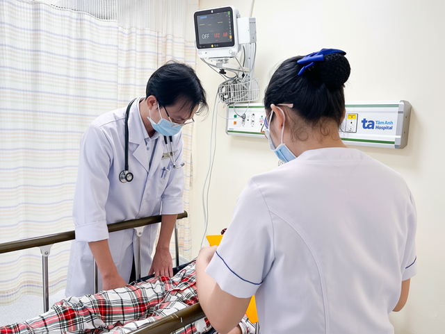 HCMC: Ekmek zehirlenmesinden şüphelenilen 51 hasta var, 1 kişi kritik durumda - Fotoğraf 1. TPHCM: Đã có 51 bệnh nhân nghi ngộ độc bánh mì, 1 người nguy kịch- Ảnh 1.