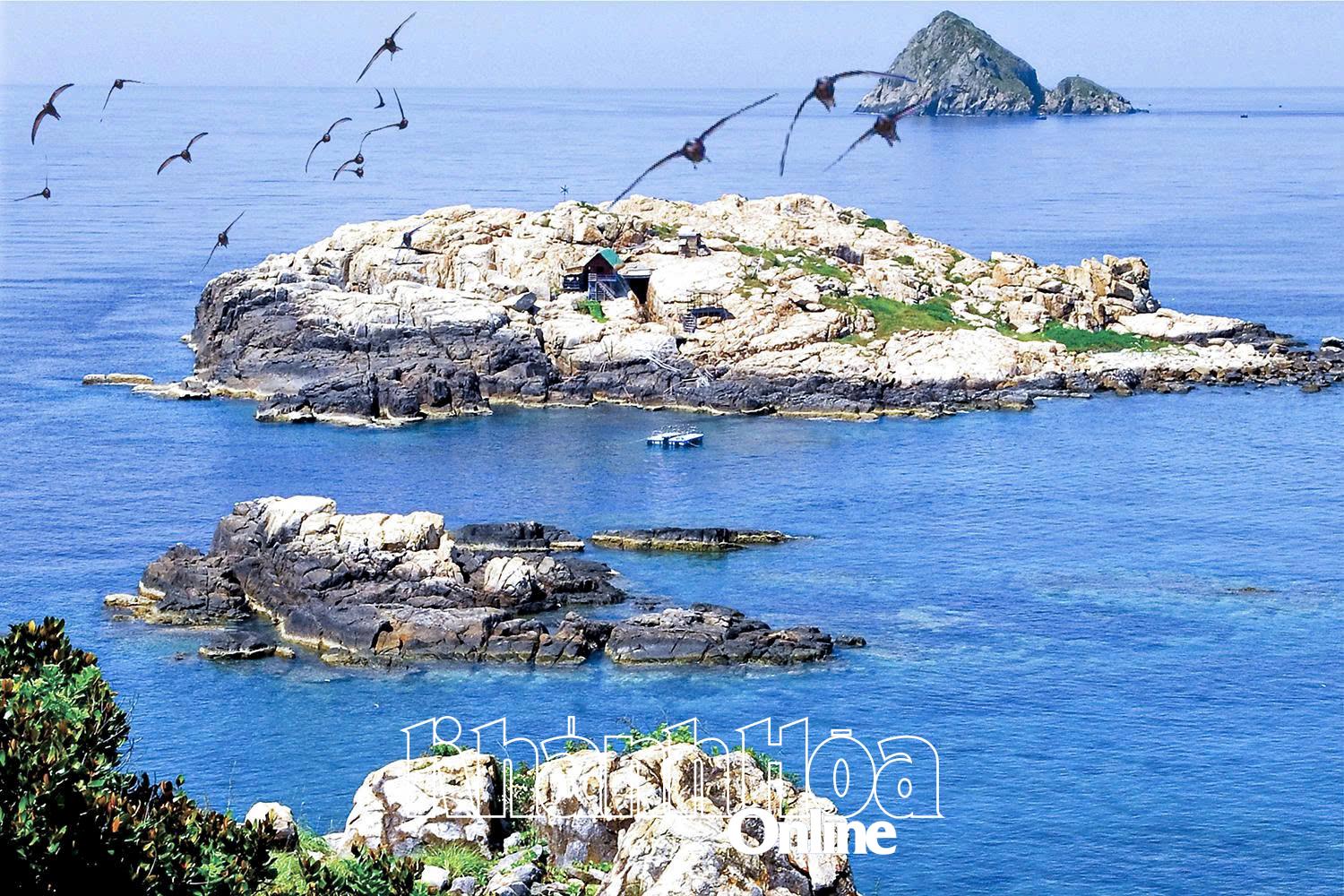 A ilha dos ninhos de pássaros é administrada pela Khanh Hoa Salanganes Nest Company.