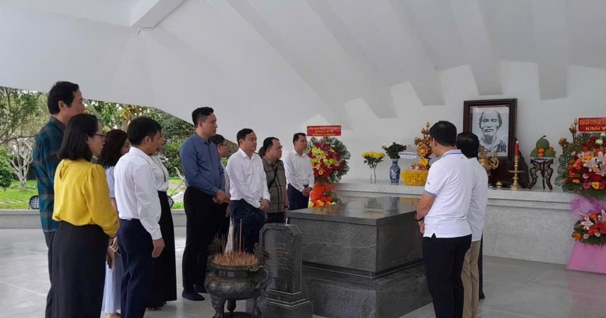 Ban chỉ đạo Thông tin đối ngoại tỉnh Nghệ An dâng hương tưởng niệm Cụ Phó bảng Nguyễn Sinh Sắc