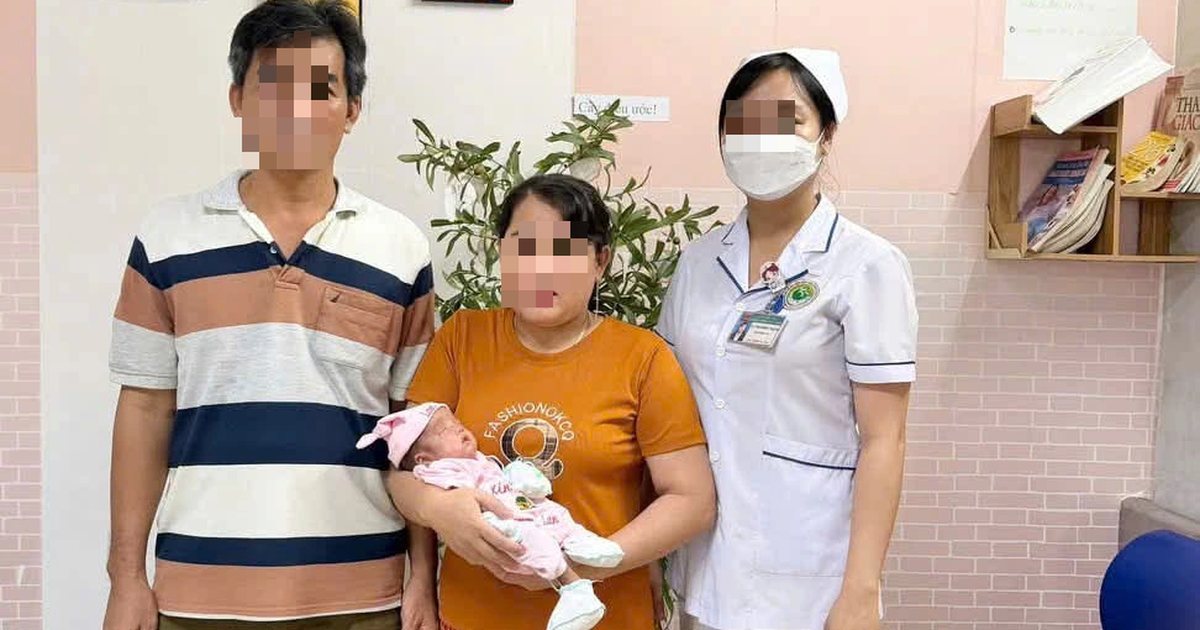 Extremely premature baby girl weighing 850 grams miraculously saved