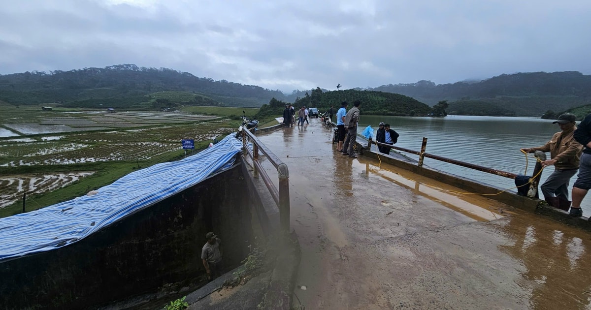 Xã Tà Năng khẩn trương di dời người dân ra khỏi vùng nguy hiểm do mưa bão