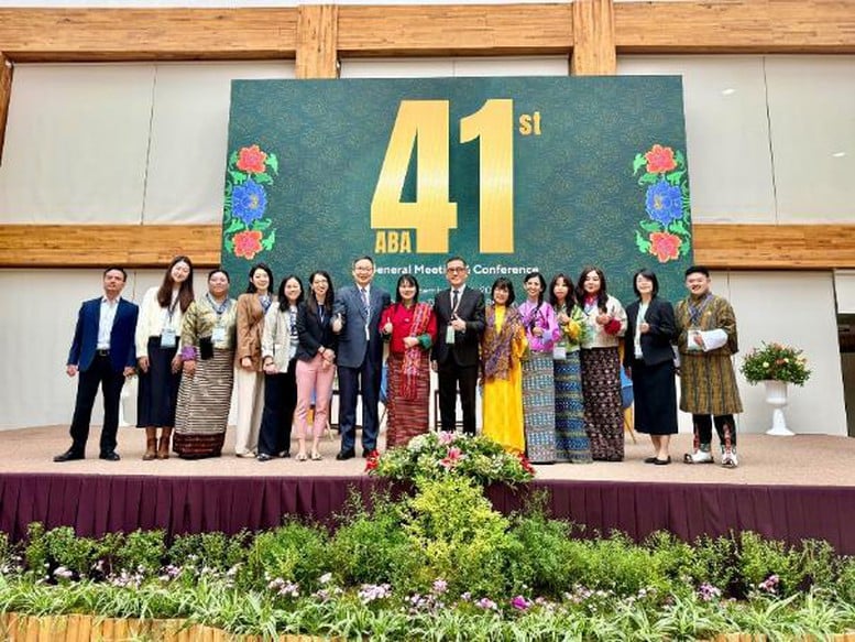 foto-1762502966093 photo-1762502966093