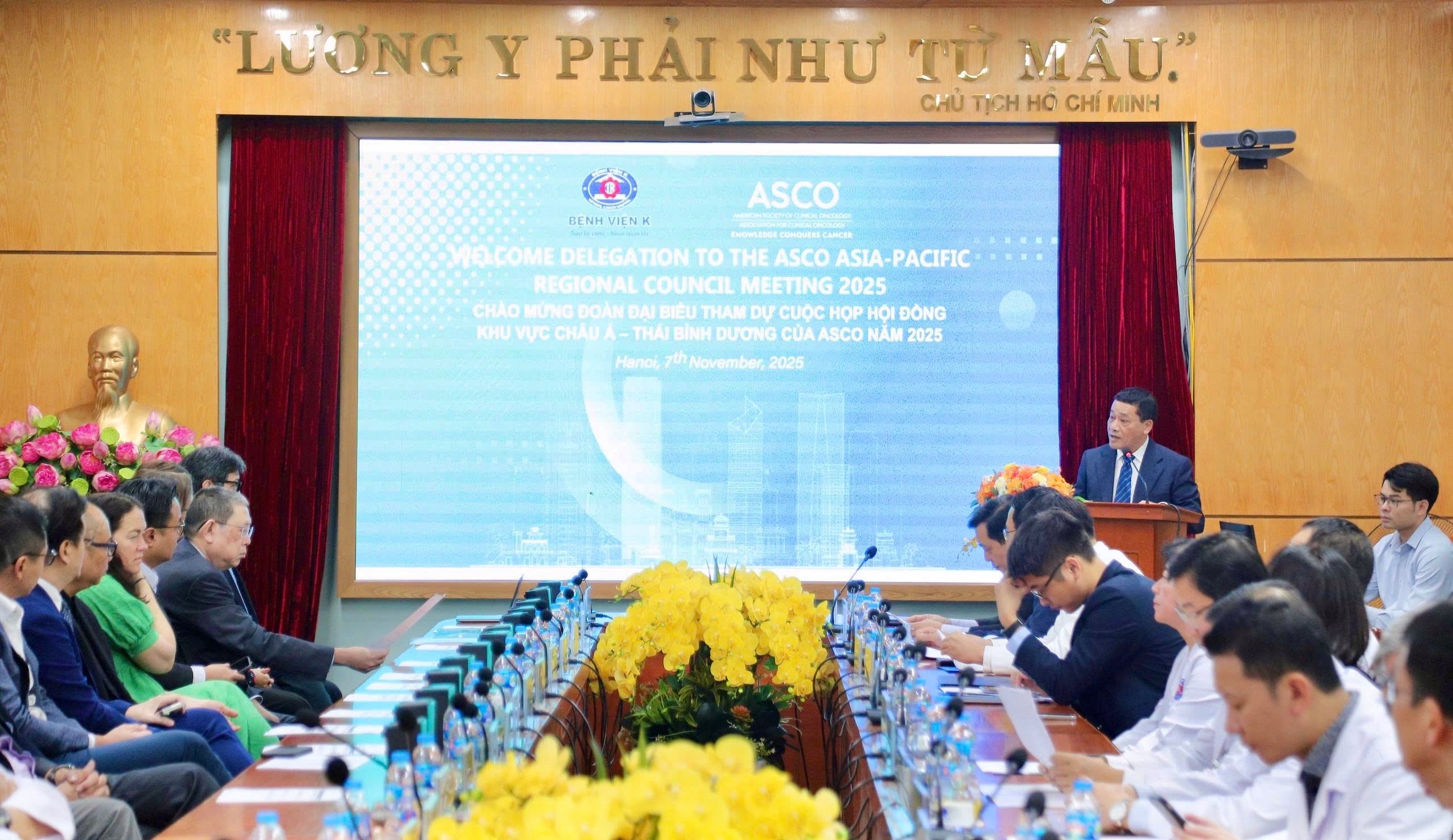 Nhiều chuyên gia hàng đầu về ung thư quốc tế hội tụ tại Bệnh viện K - Ảnh 1.