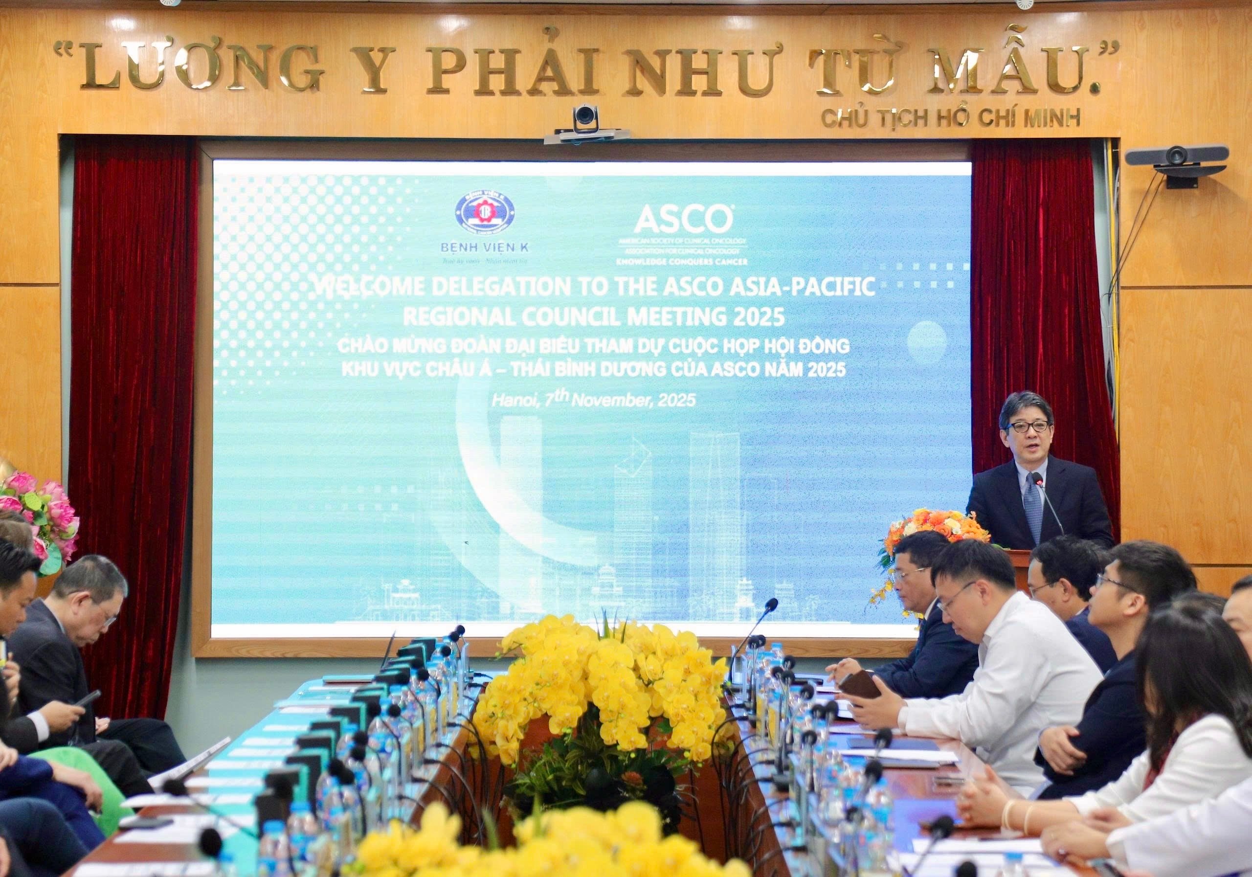 Nhiều chuyên gia hàng đầu về ung thư quốc tế hội tụ tại Bệnh viện K - Ảnh 2.