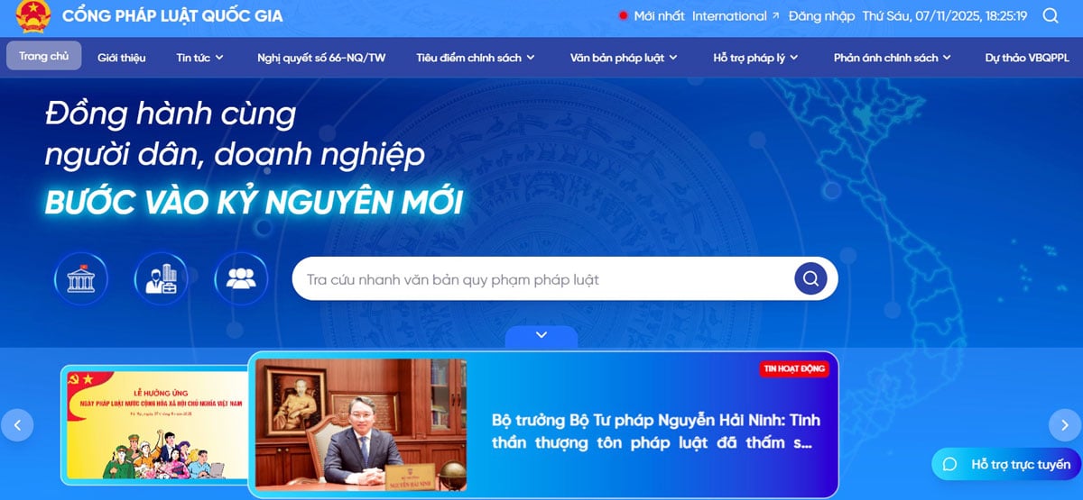 La ceremonie, Ministerul Justiției a apăsat butonul pentru a lansa versiunea oficială a Portalului Național de Legi (adresa https://phapluat.gov.vn)