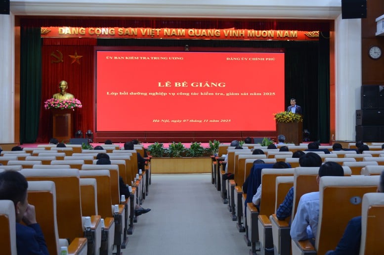 ពិធីបិទវគ្គបណ្តុះបណ្តាលជំនាញលើការងារអធិការកិច្ច និងត្រួតពិនិត្យឆ្នាំ២០២៥ - រូបថត ៣. Bế mạc lớp bồi dưỡng nghiệp vụ chuyên sâu về công tác kiểm tra, giám sát năm 2025- Ảnh 3.