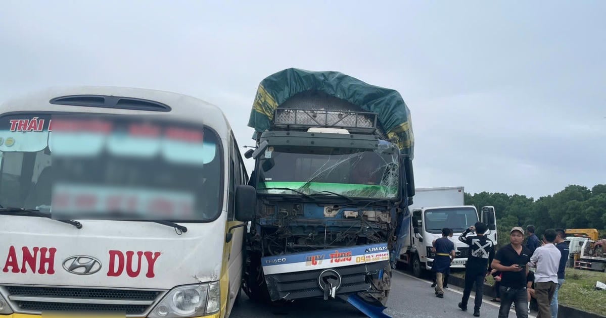 Tông ô tô liên hoàn trên cao tốc Hà Nội – Thái Nguyên