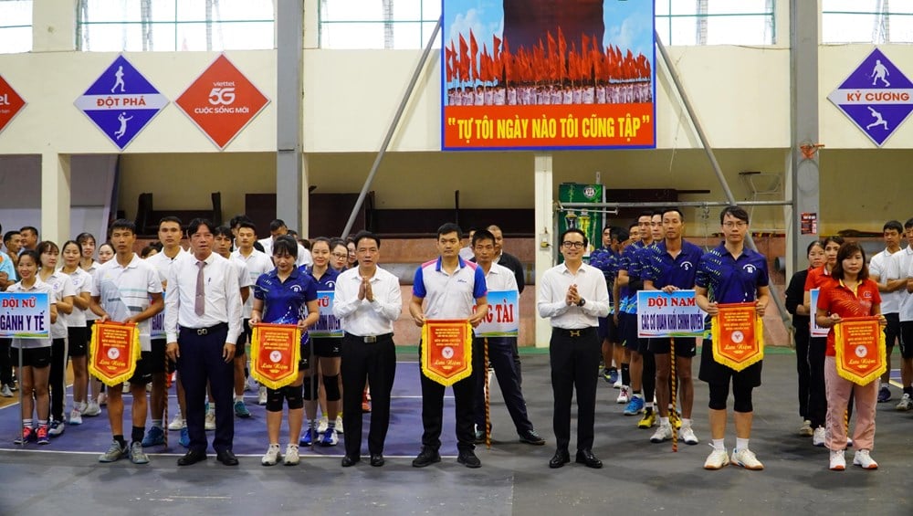 Turnamen bola voli sebelum Festival Olahraga Provinsi Dien Bien ke-12 - foto 1