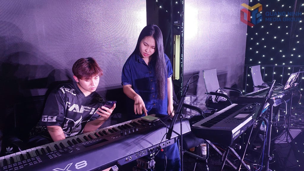 ຄູສອນແມ່ນສະຫນັບສະຫນູນຫຼາຍ.