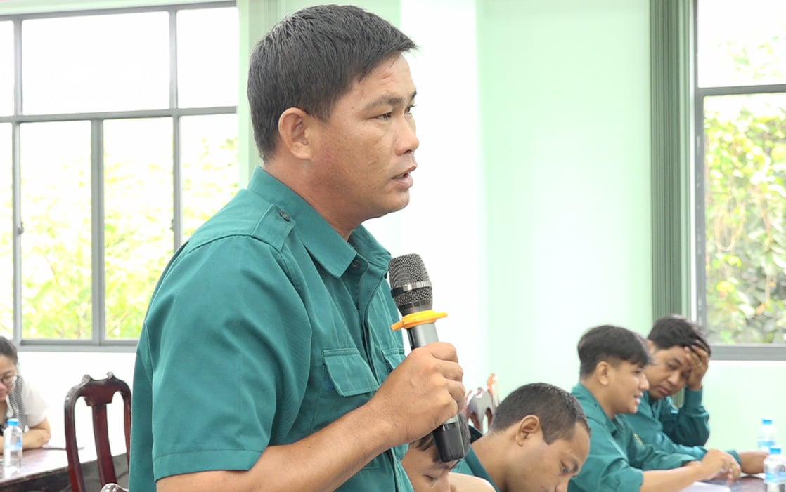 Diálogo democrático de Ha Tien entre comitês do Partido, autoridades e forças da milícia permanente.