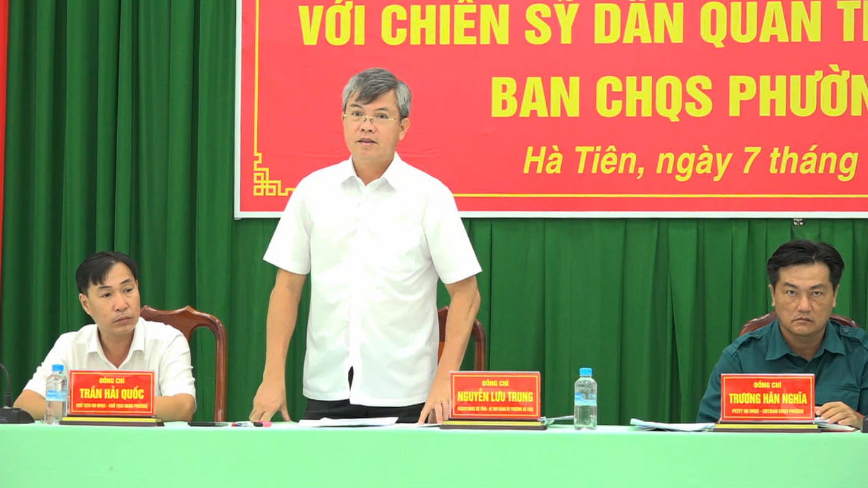 Diálogo democrático de Ha Tien entre comitês do Partido, autoridades e forças da milícia permanente.