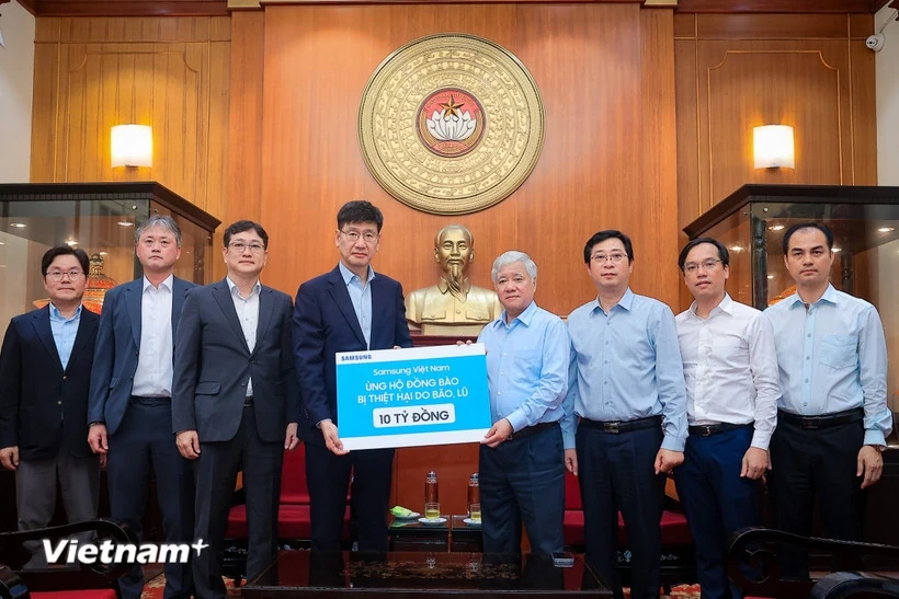 រណសិរ្សមាតុភូមិវៀតណាមបែងចែកថវិកា៣០ពាន់លានដុងជួយមូលដ្ឋានជំនះពុះពារផលវិបាកដោយព្យុះលេខ១៣