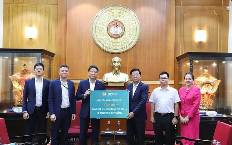 ມອບ 30 ຕື້ດົ່ງໜູນຊ່ວຍບັນດາທ້ອງຖິ່ນເພື່ອຜ່ານຜ່າຜົນຮ້າຍຢ້ອນຫຼັງຈາກພະຍຸເລກ 13 - ຮູບທີ 1. Phân bổ 30 tỷ đồng hỗ trợ các địa phương khắc phục hậu quả bão số 13- Ảnh 1.