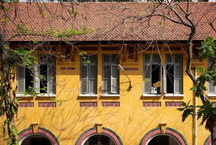 Marie Curie videregående skole har fortsatt bevart sine gamle arkitektoniske trekk. Foto: Minh Hoa.