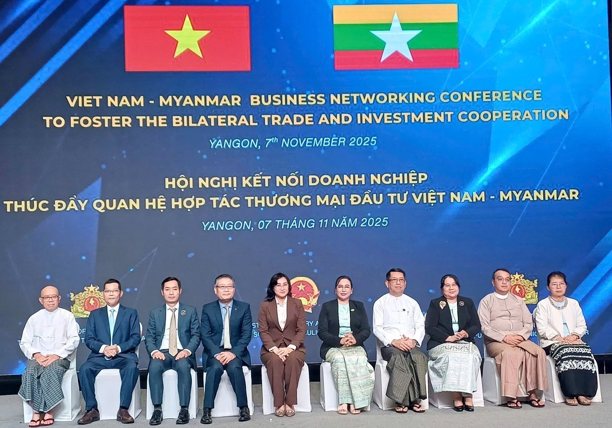 អនុរដ្ឋមន្ត្រីក្រសួងឧស្សាហកម្ម និងពាណិជ្ជកម្ម Phan Thi Thang ជាមួយថ្នាក់ដឹកនាំក្រសួង និងសាខារបស់មីយ៉ាន់ម៉ា។ រូបថត៖ D.K. Thứ trưởng Bộ Công Thương Phan Thị Thắng cùng lãnh đạo bộ, ngành Myanmar. Ảnh: Đ.K.