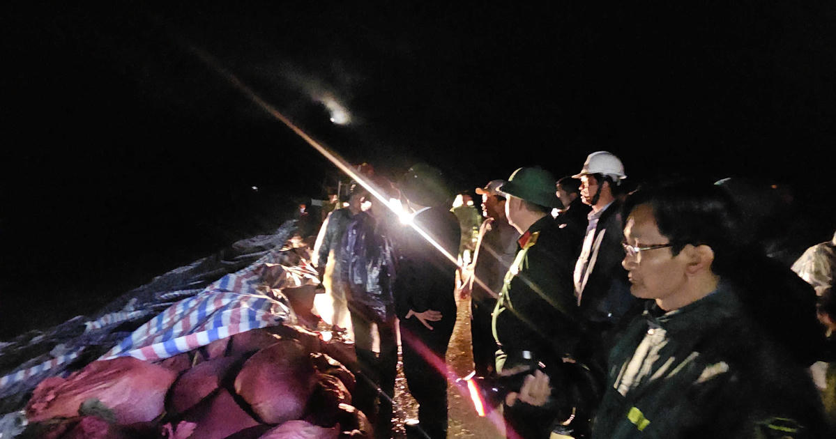 Nguy cơ vỡ hồ chứa nước 1,7 triệu m3 ở Lâm Đồng, khẩn cấp di dời dân trong đêm