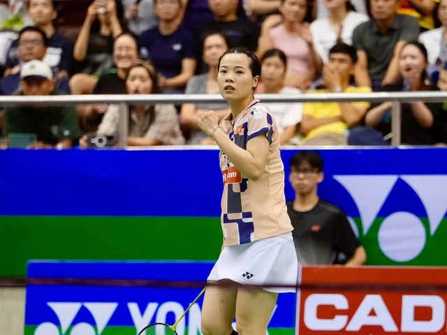 With a spectacular save, Nguyen Thuy Linh entered the semi-finals of the 2025 Korean Masters badminton tournament - Photo 1. Cứu thua ngoạn mục, Nguyễn Thùy Linh vào bán kết giải cầu lông Hàn Quốc Masters 2025- Ảnh 1.
