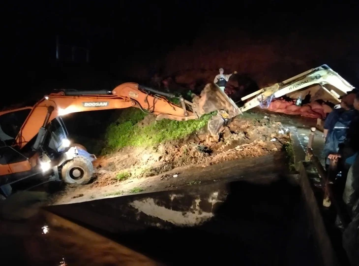 Sơ tán khẩn 70 hộ dân vì nguy cơ vỡ hồ thủy lợi 1,7 triệu m³ ở Lâm Đồng - Ảnh 5.