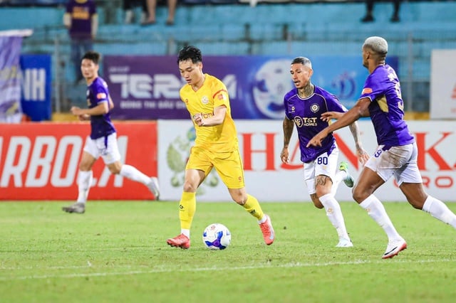 តារាងការប្រកួត V-League ថ្ងៃនេះ៖ អ្នកចំណូលថ្មីជួបប្រទះភាពកាចសាហាវ គ្រូបង្វឹក Popov ឆ្លៀតយកប្រយោជន៍ពីជ័យជំនះដើម្បីឆ្ពោះទៅមុខ - រូបថត ៣. Lịch thi đấu V-League hôm nay: Tân binh nếm trải sự khốc liệt, HLV Popov thừa thắng xông lên- Ảnh 3.