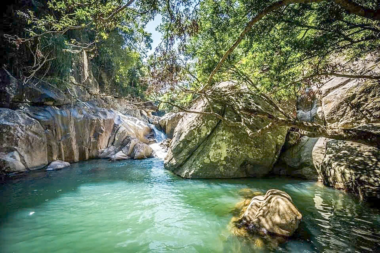 Vẻ đẹp của danh thắng Ba Hồ. Ảnh: Khu du lịch Ba Hồ cung cấp.