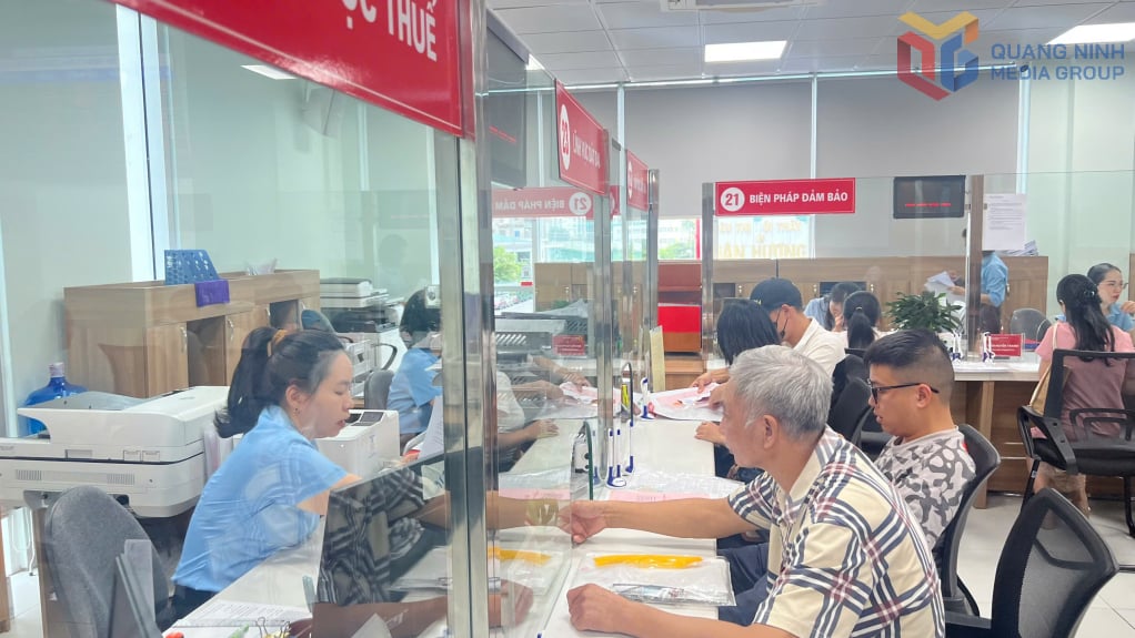 ແກ້ໄຂຂັ້ນຕອນການຄຸ້ມຄອງປະຊາຊົນຢູ່ສູນບໍລິຫານສາທາລະນະເມືອງຫົງເຫຼີຍ.