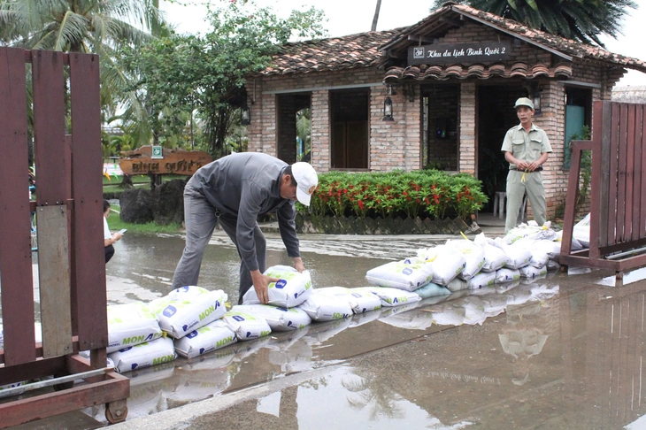 អាកាសធាតុថ្ងៃនេះ ៨ វិច្ឆិកា៖ ចាប់ពី Thanh Hoa ដល់ Quang Tri នៅតែមានភ្លៀងធ្លាក់ខ្លាំង ជំនោរនៅភាគខាងត្បូងនៅតែមានកម្រិតខ្ពស់
