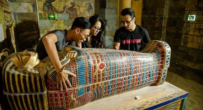 Kami Melarikan Diri dari Hanoi