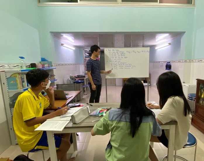 គ្រូបង្រៀនសម័យនេះ៖ កុំយល់ច្រឡំ! - រូបថត ២. Gia sư thời nay: Đừng tưởng bở! - Ảnh 2.